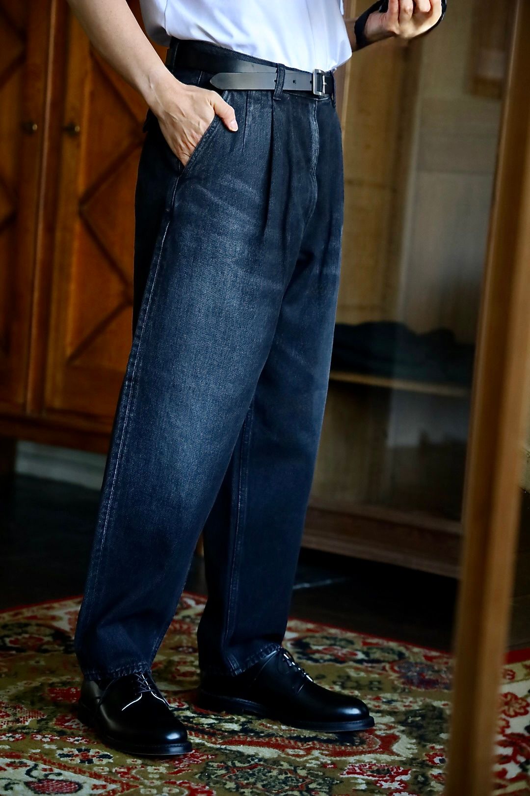 グラフペーパー Selvage Denim Two Tuck Tapered Pants(GU261-40060DB)BLACK_DARK FADE