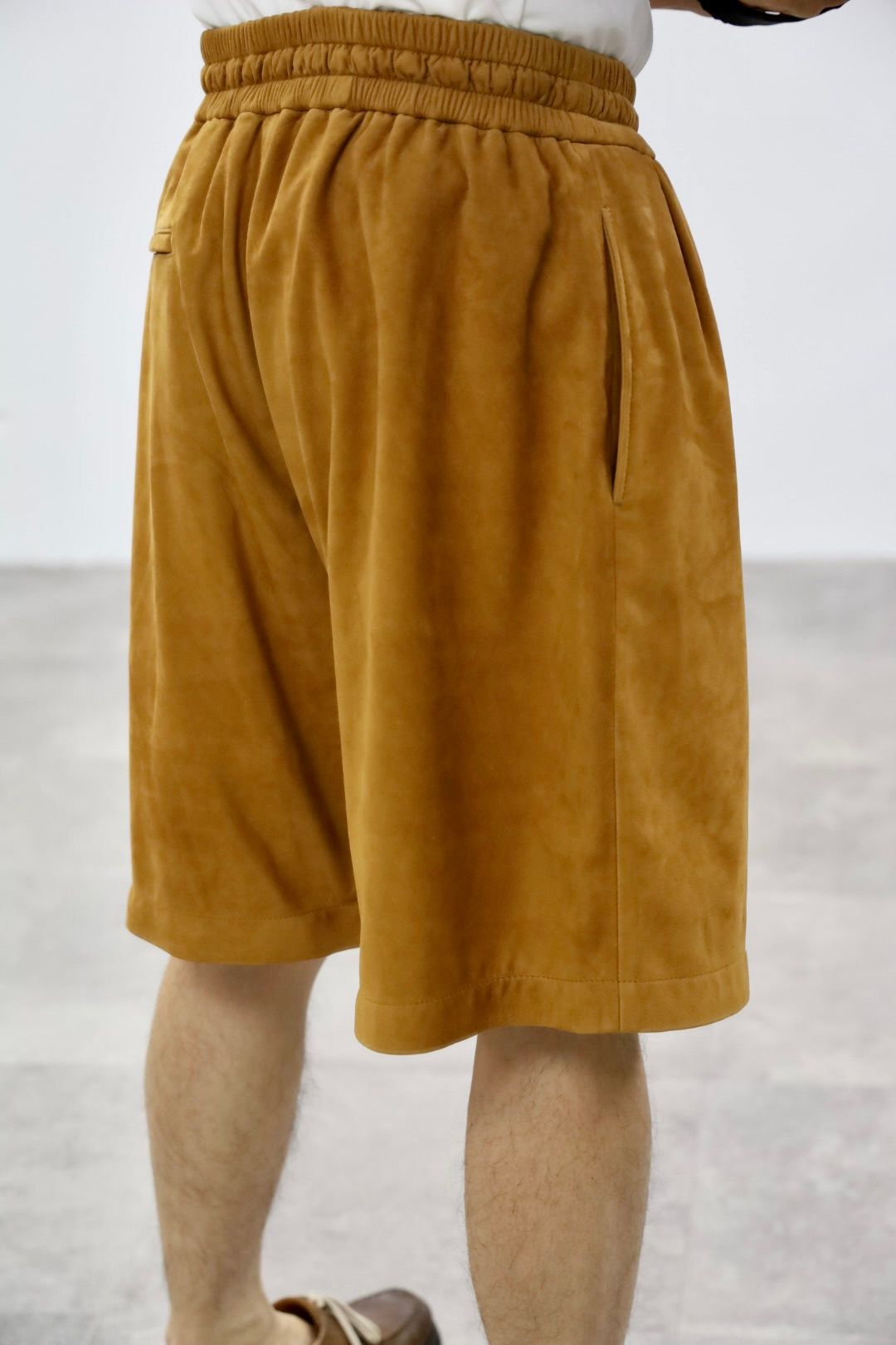 グラフペーパー26SS Cow Nubuck Leather Wide Shorts(GM261-40408)BROWN