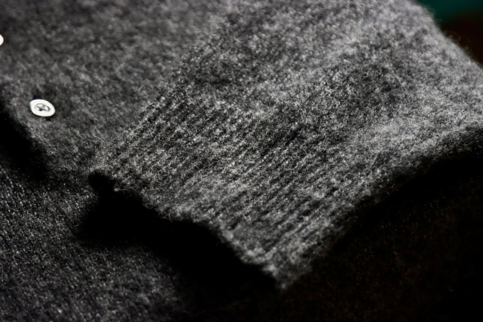 アプレッセ 2025 STYLE2 Cashmere Middle Gauge Henley Neck Sweater(25AAP-03-14)CHARCOAL