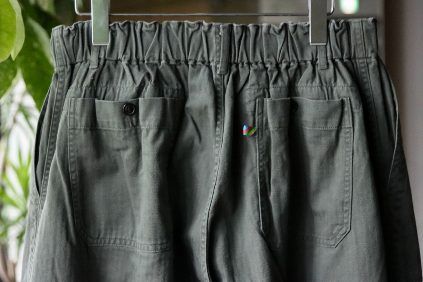 イズネス25AW HERRINGBONE BALLOON BAKER PANTS(1006SSBALOONPT01)KHAKI