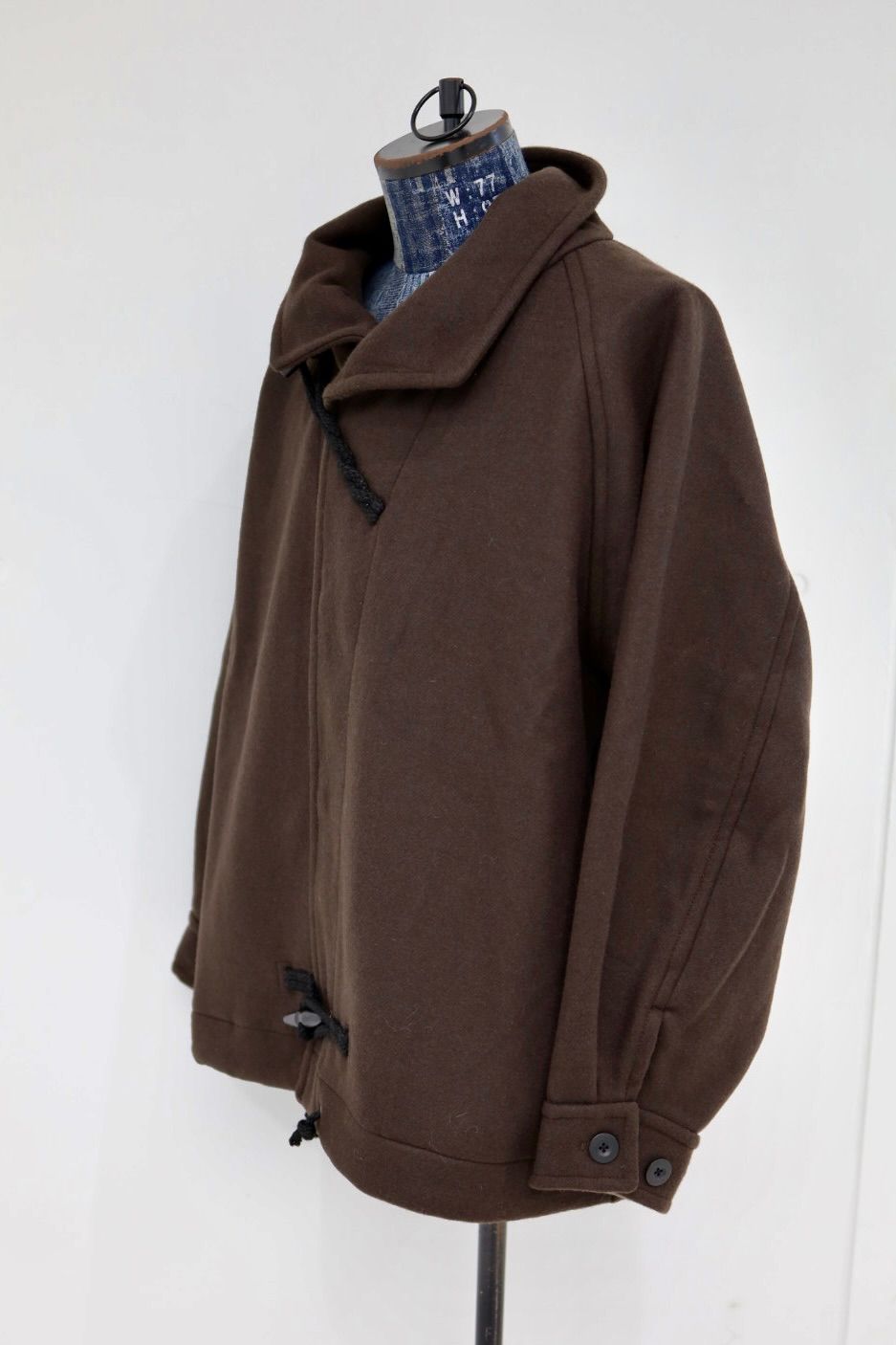 イズネス26AW  Duffle Smock Coat(26AW_34_1007AWCOAT02)BROWN☆10月10日(土)発売！