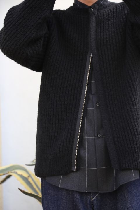 YOKEより、3G BACK ZIP RIB CREW NECK "BLACK" style.2020.10.17.