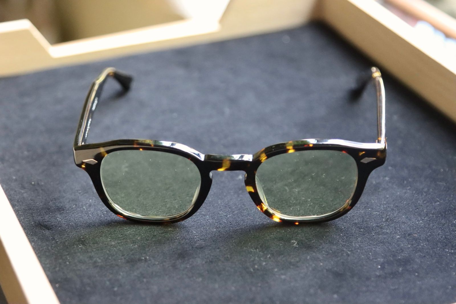 ノチノオプティカル "NOCHINO"#15. BLACK AMBER × LIGHT YELLOW  (調光レンズ)