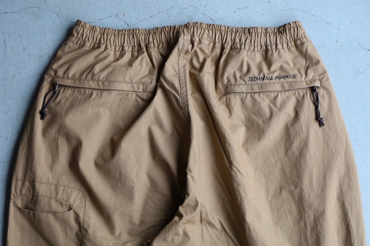 セダンオールパーパス SS25 Typewriter Over Easy Pants(SD25S-PT03)Khaki