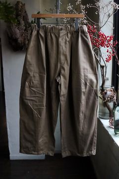 イズネス 24SSバルーンベイカーパンツBALLOON BALER PANTS (1006SSBALOONPT01)BEIGE