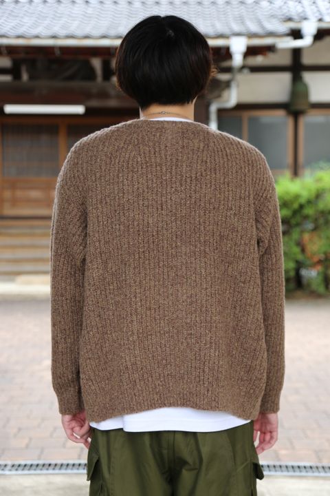 YOKE 20awより、3G BACK ZIP RIB CREW NECK BEIGE style.2020.9.12.