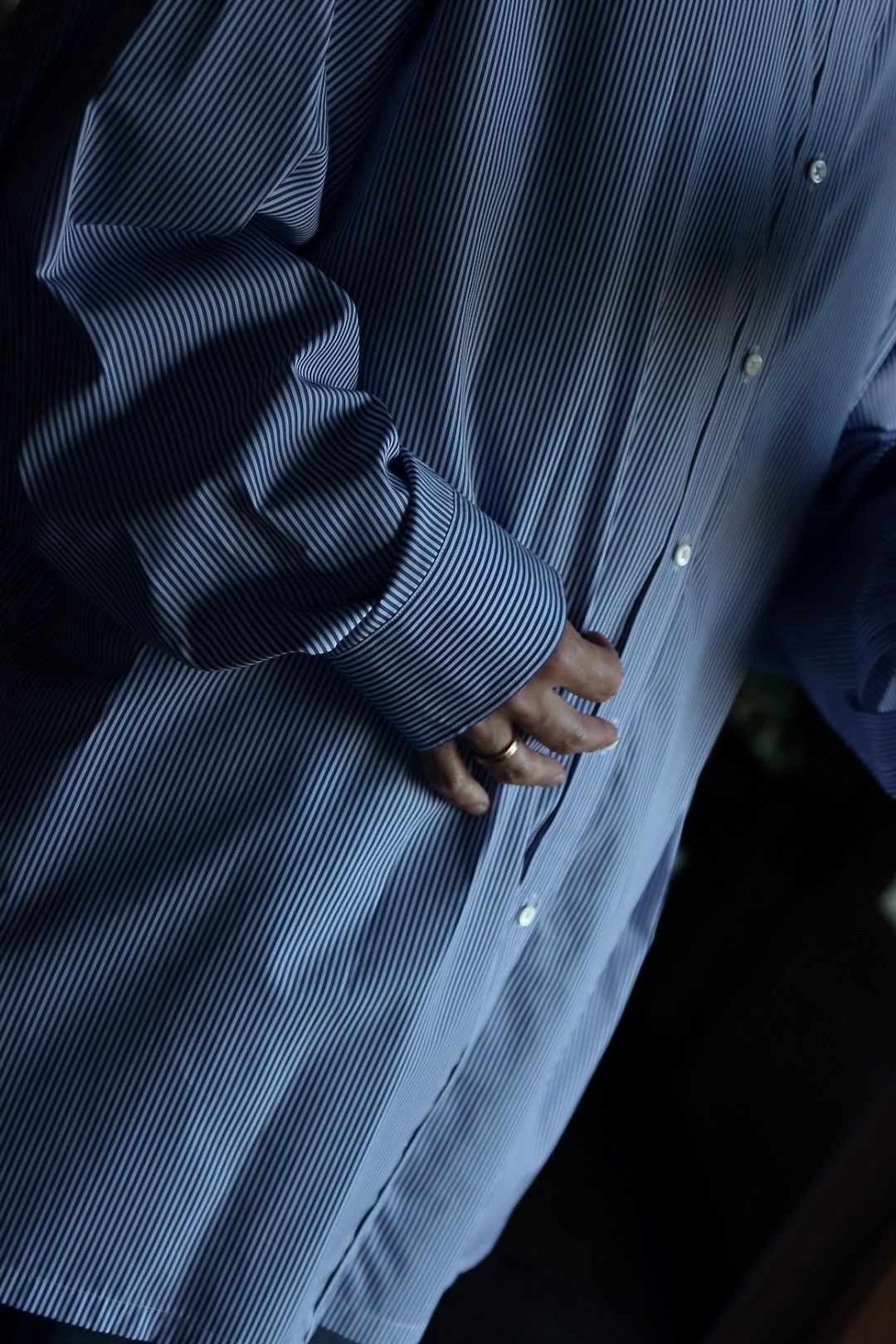 グラフペーパー22AW High Count Broad Stripe Regular Collar Shirt"BLUE STRIPE"スタイル
