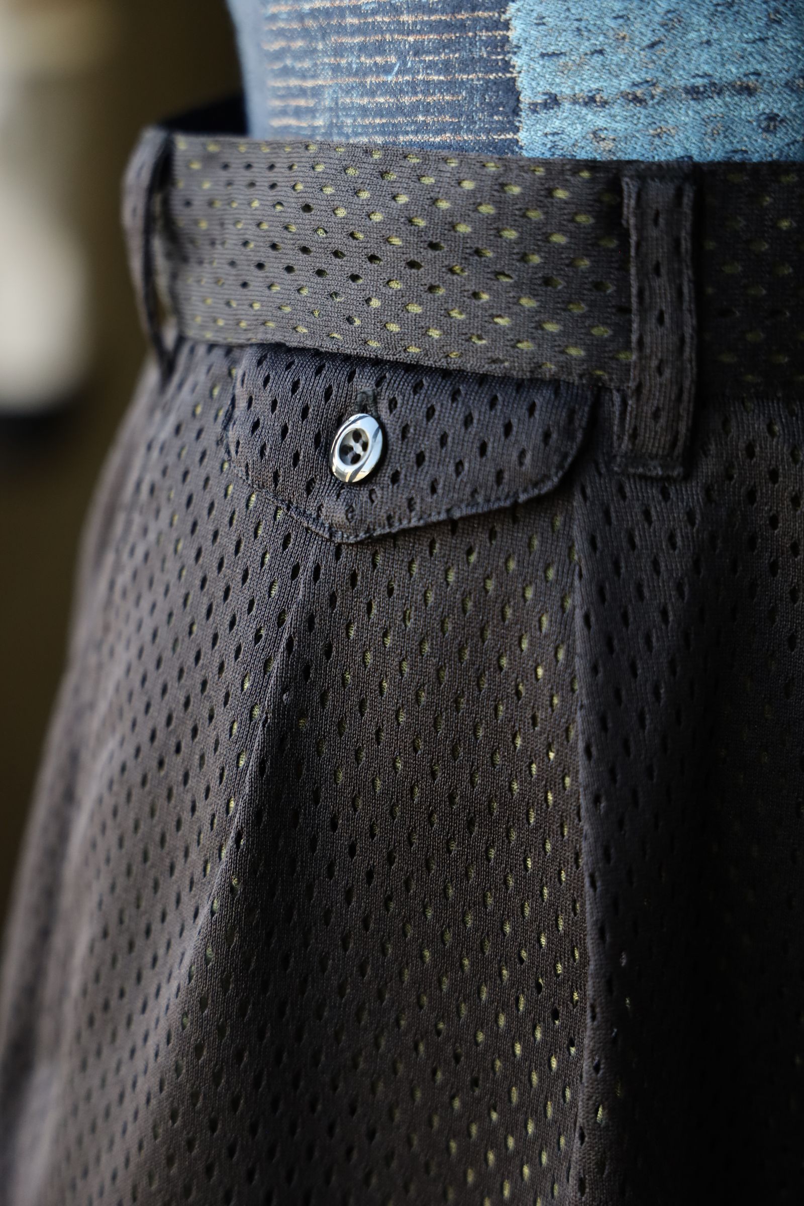 イズネス25SS DOUBLE MESH TWOTUCK SHORTS(25SS_25_1007SSSH04-M1)BLACK×KHAKI