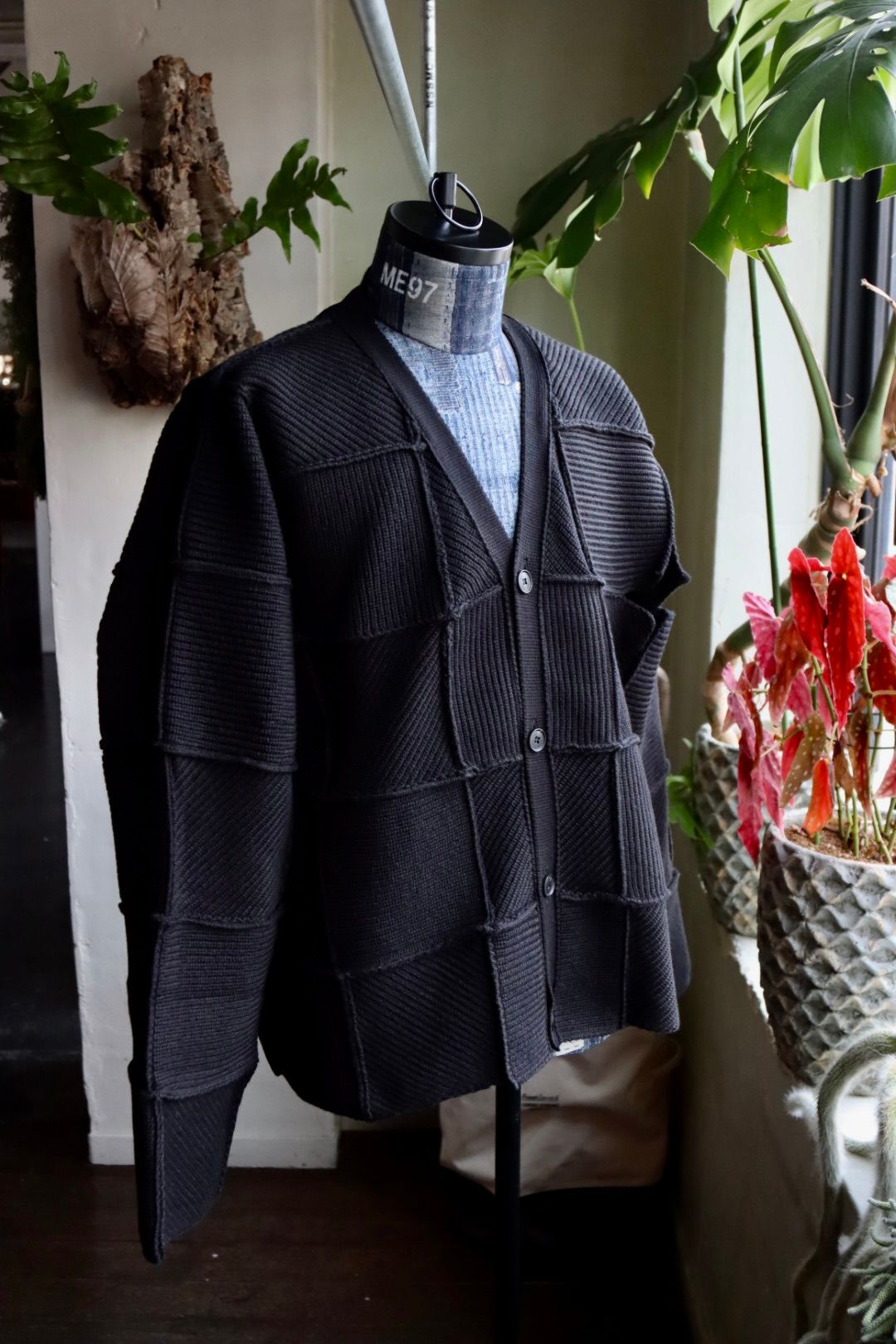 ヨーク24SS PATCHWORK RIB BUTTONED CARDIGAN(YK24SS0683S)BLACK