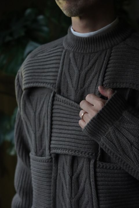 YOKE CROSSING CABLE CREW NECK KNIT"GREIGE"style