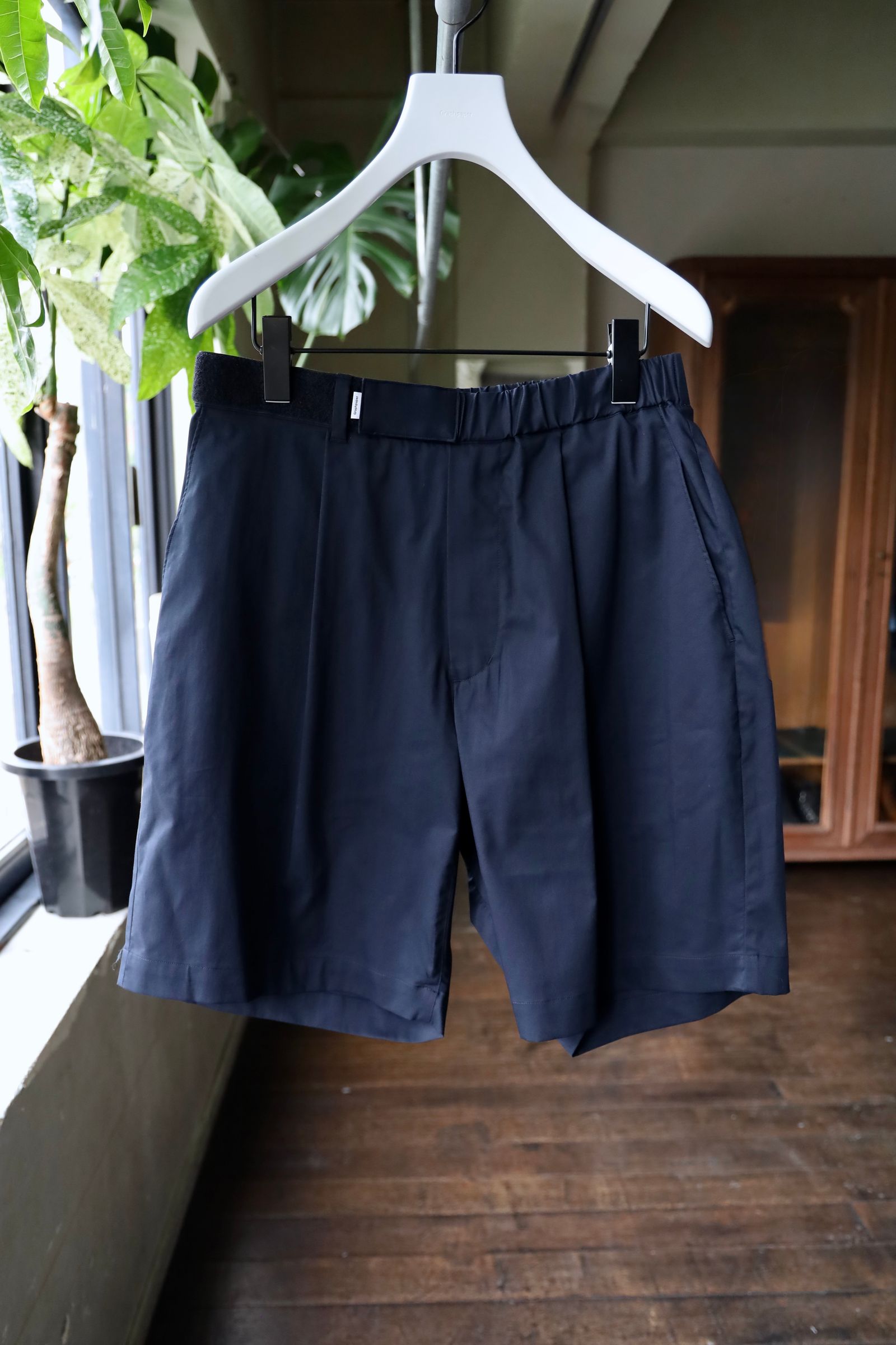 グラフペーパー Solotex Twill Wide Chef Shorts(GM252-40006B)NAVY