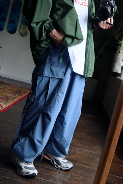 FreshService MICRO TYPEWRITER CARGO PANTSスタイル