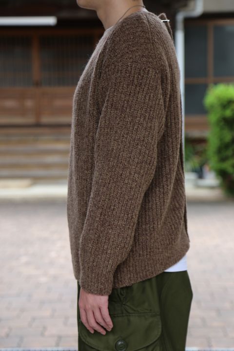 YOKE 20awより、3G BACK ZIP RIB CREW NECK BEIGE style.2020.9.12.