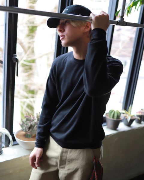 A.PRESSE 23SS Cashmere High Gauge Crew Neck Sweaterスタイル
