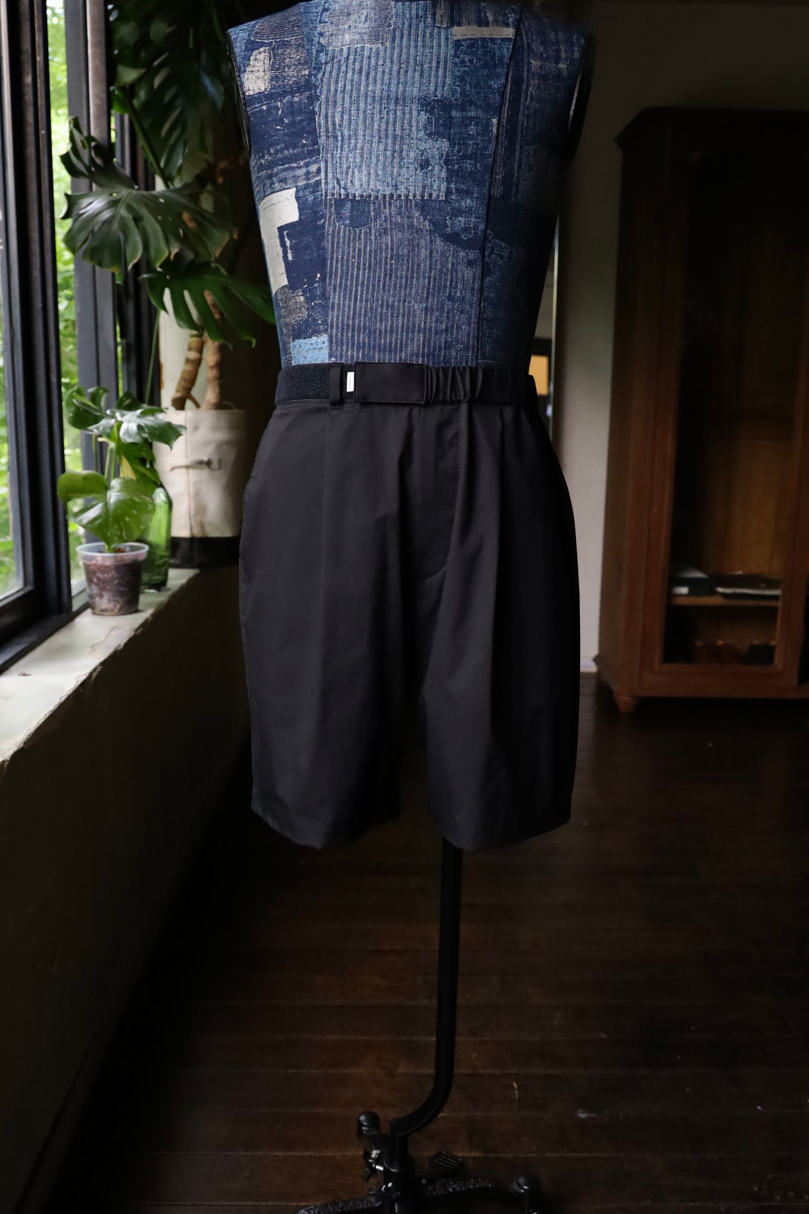 グラフペーパー Solotex Twill Wide Chef Shorts(GM252-40006B)BLACK