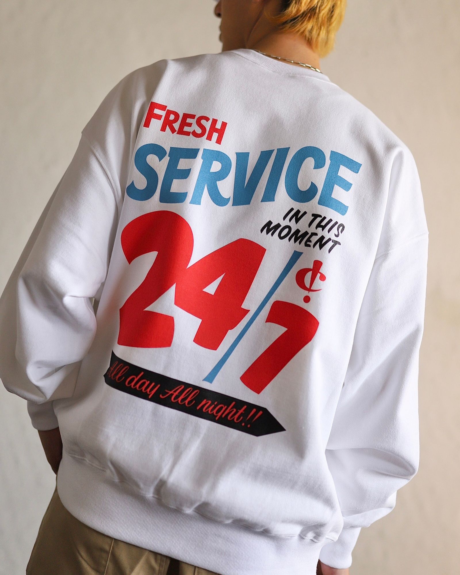 FreshService 24SS CORPORATE PRINTED CREW NECK SWEAT"All Day All Night" style 2024.3.8