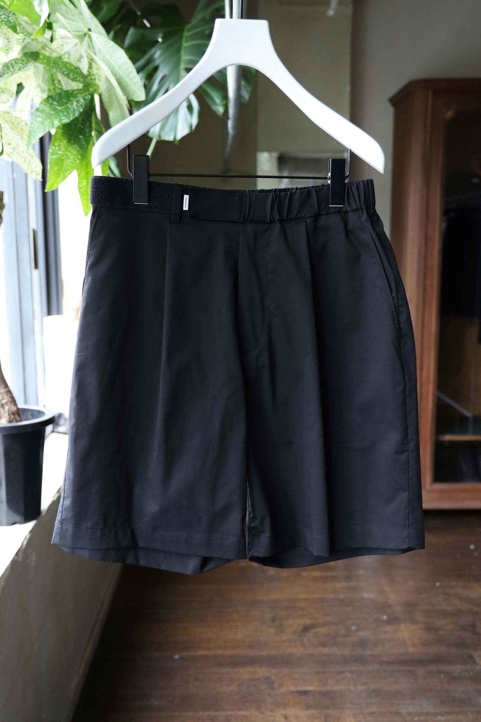 グラフペーパー Solotex Twill Wide Chef Shorts(GM252-40006B)BLACK