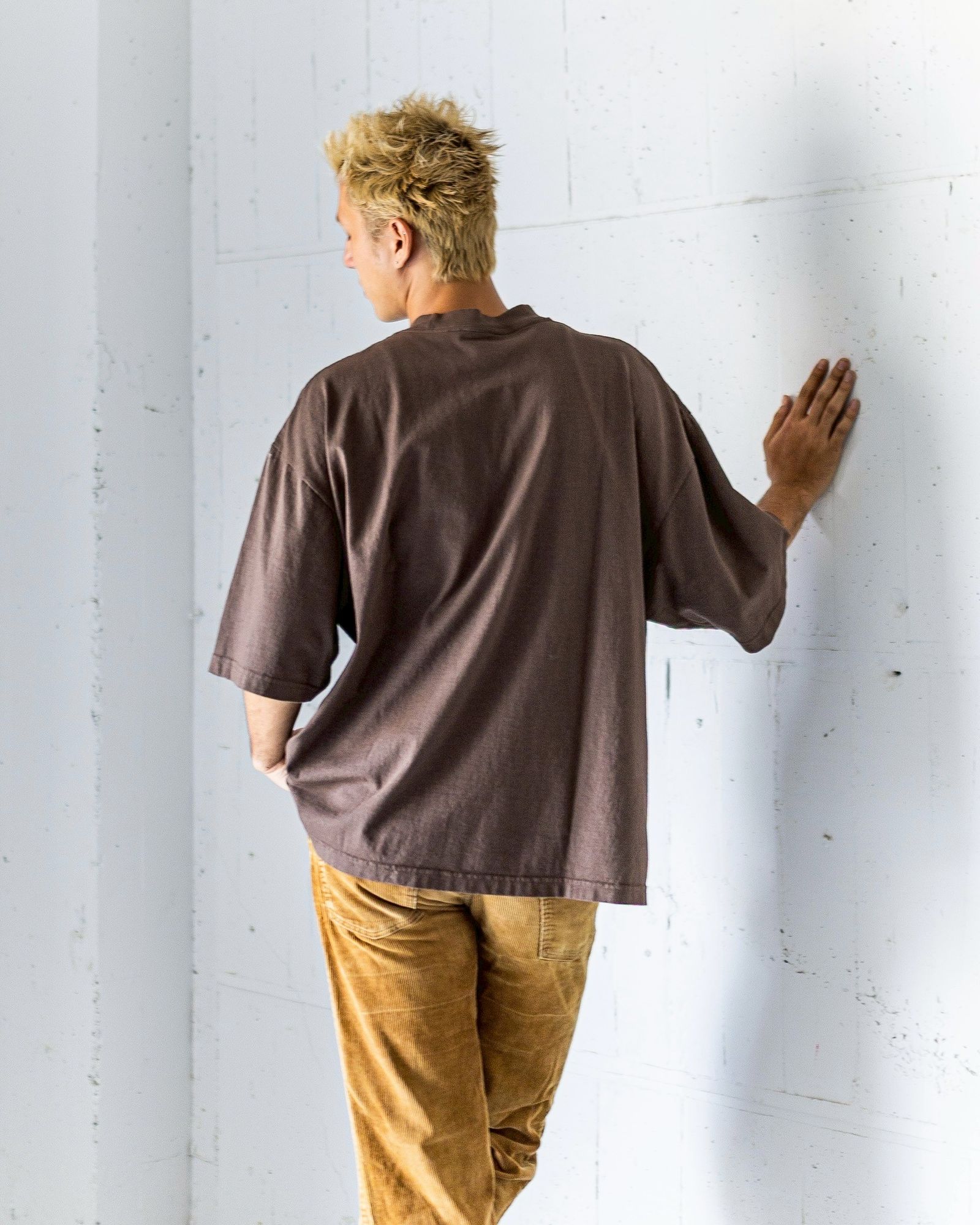 is-ness MUSIC HOUSE FLOCKY PRINT T-SHIRT MARKスタイル