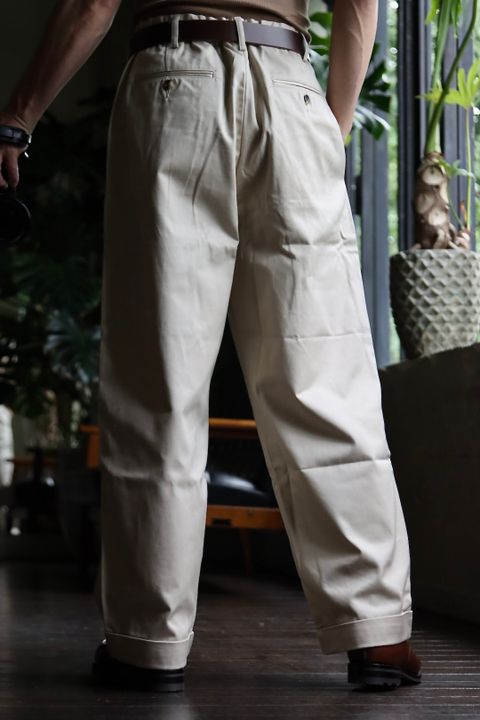 TapWater 22AW Cotton Chino Tuck Trousersスタイル.2022.8.31.