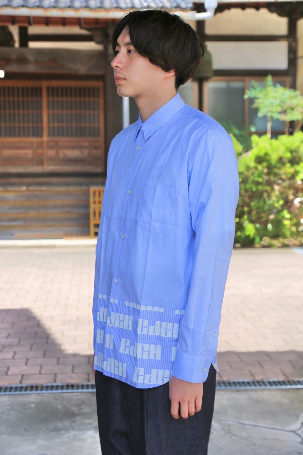 COMME des GARCONS HOMME 綿ツイル×綿ストライプロゴプリントシャツ(HF-B010-051) style.2020.8.15.