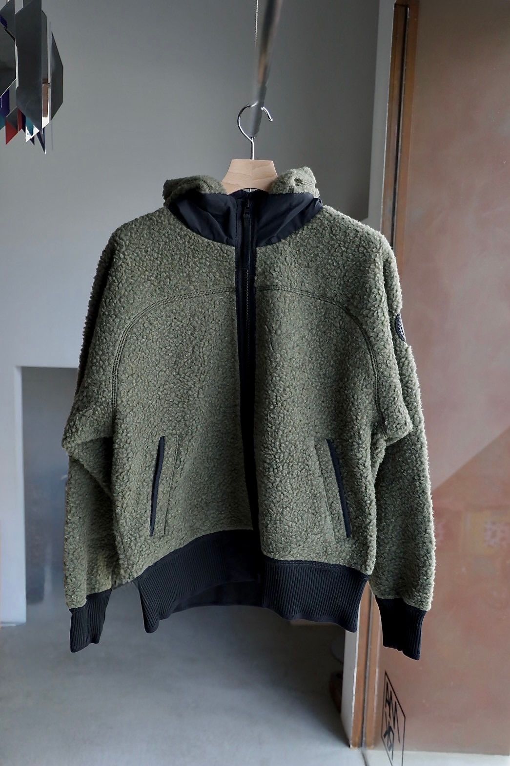 カナダグース レディース Simcoe Oversized Hoodie Kind High Pile Fleece Black Label (7016WB)Smokey Sage☆新作発売！