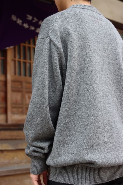 COMME des GARSONS HOMME ラムウール天竺ロゴ刺繍ニット(HH-N007-051) style.2021.09.26