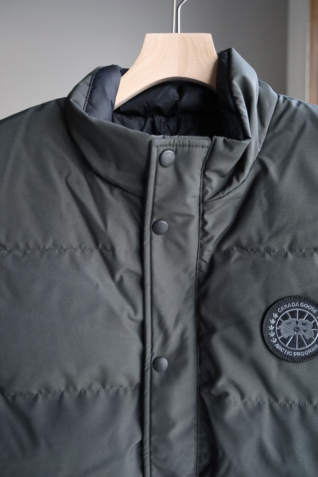 カナダグース ブラックレーベル Freestyle Crew Vest Black Label (2054MLB)Volcano☆新作発売！