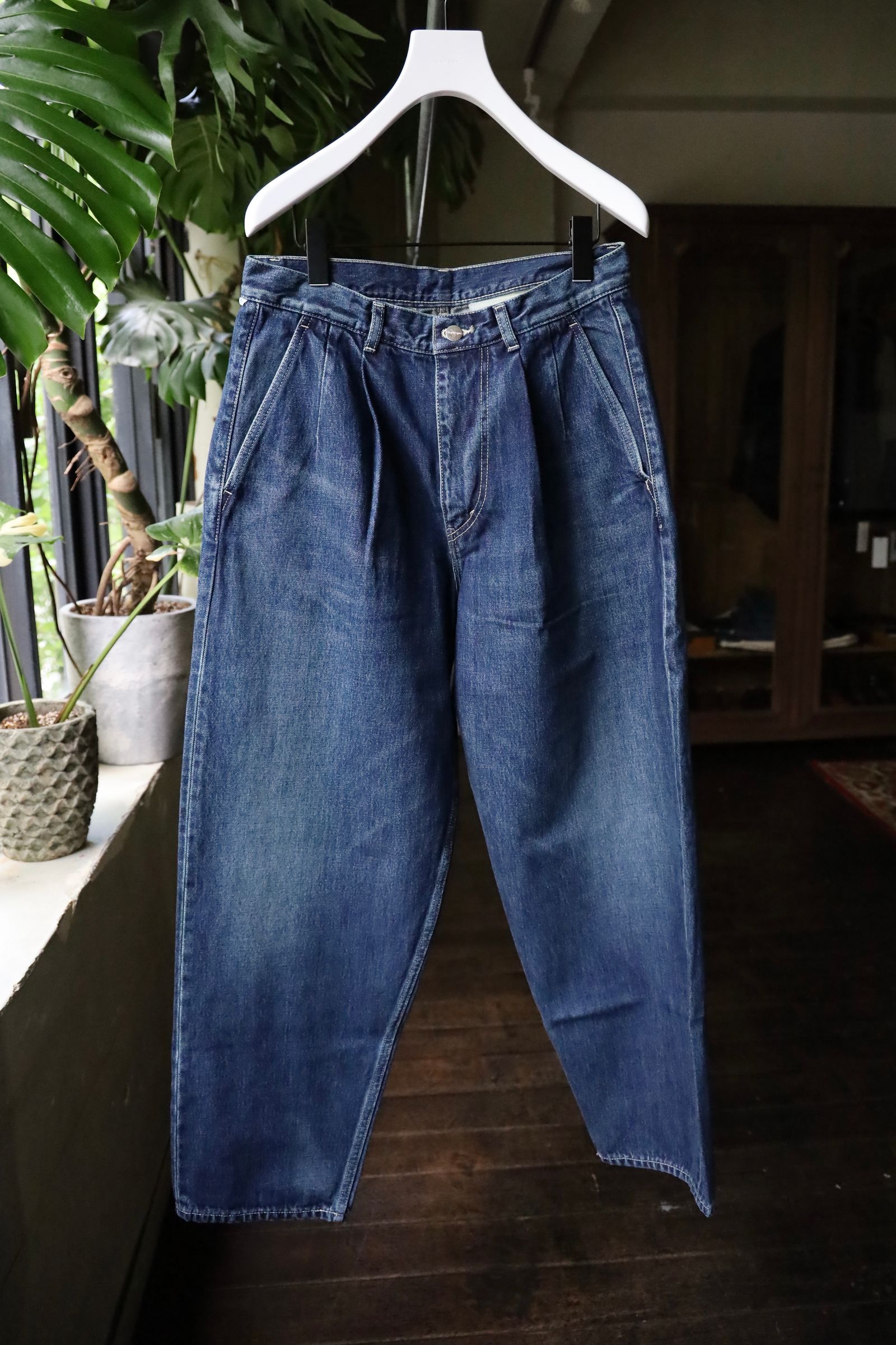 Graphpaper - グラフペーパー24AW Selvage Denim Two Tuck Tapered  Pants(GU243-40187DB)DARK FADE☆7月27日(土)発売！ | mark