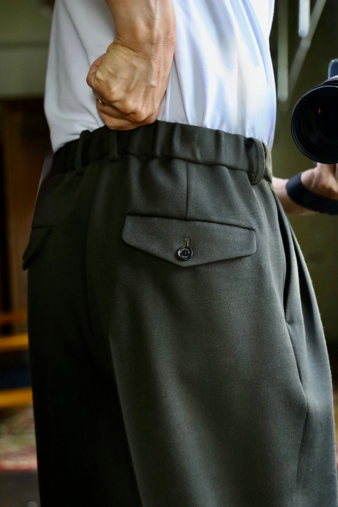 マーカウェア 26AW DOUBLE PLEATED SEMI EASY TROUSERS(A26C15PT01C )DARK OLIVE☆新作発売！