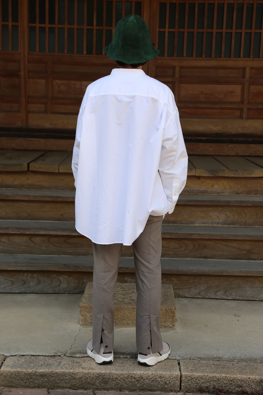 Graphpaper Oxford Oversized Band Collar Shirt(GM211-50137B) style. 2021.04.18.