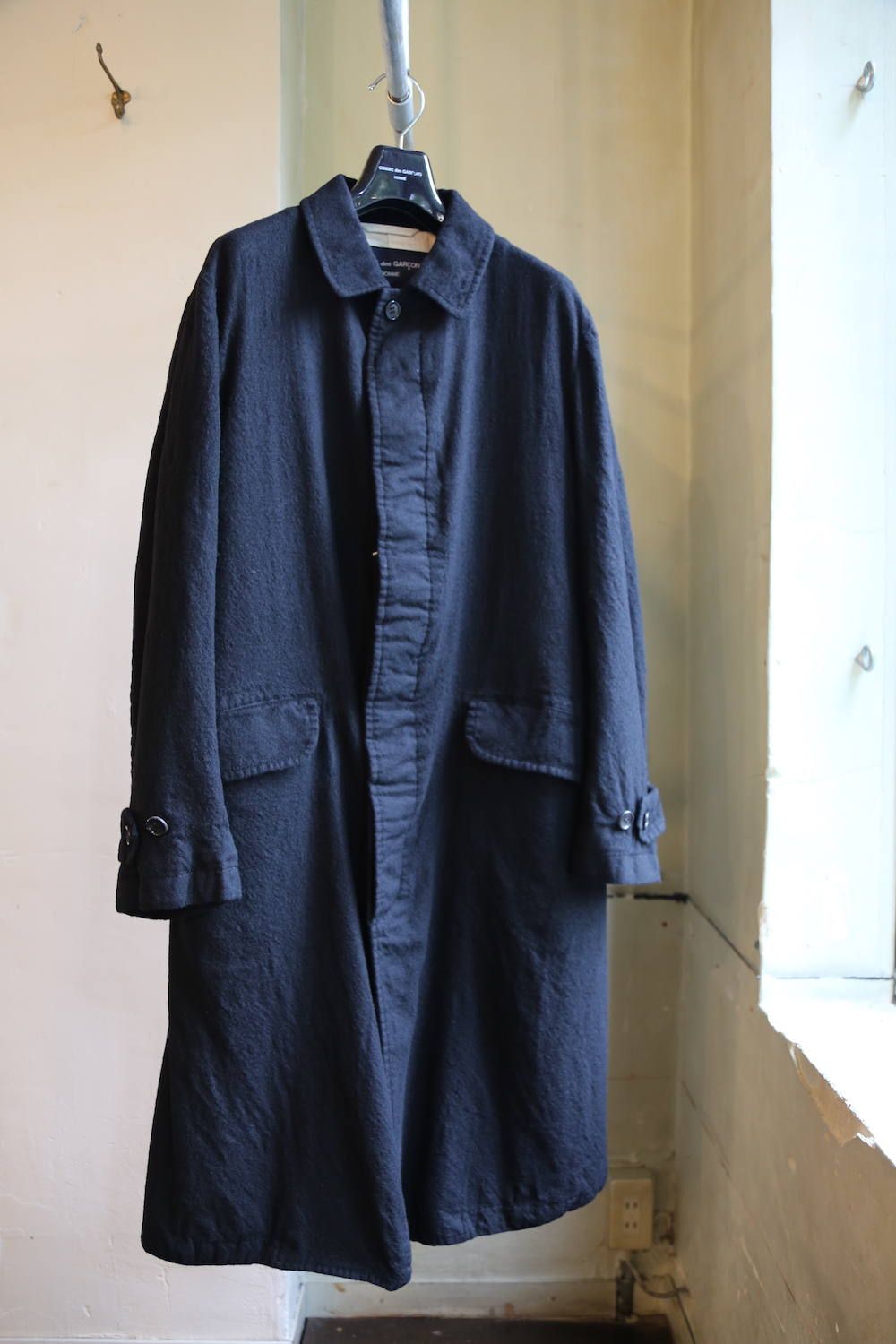 COMME des GARCONS HOMME  ウールサージコート"BLACK"( HD-C010-051 )