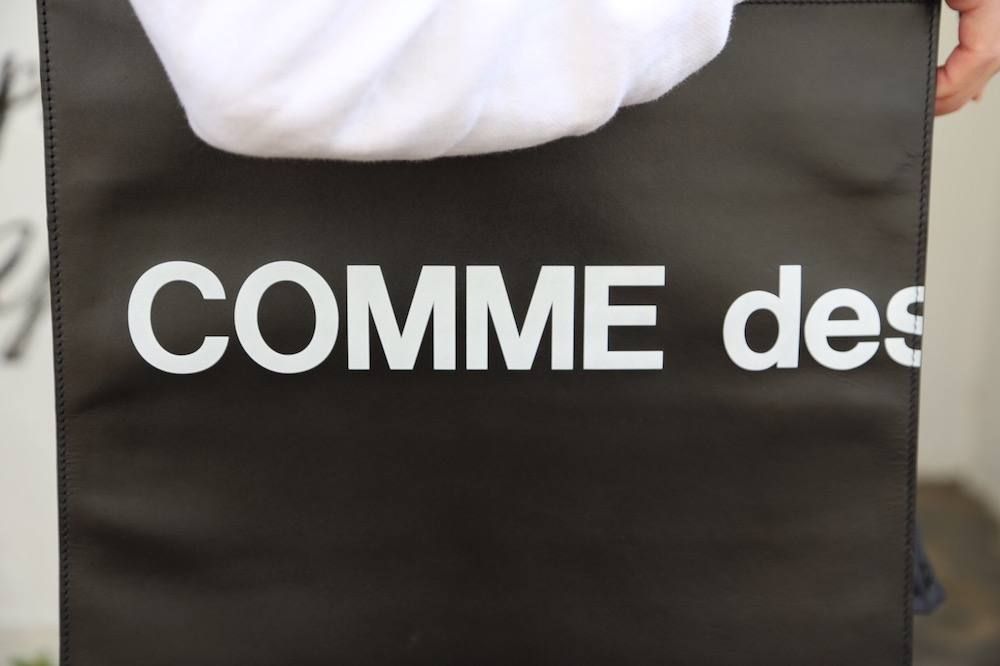 Wallet COMME des GARCONS Huge Logo 発売 | mark