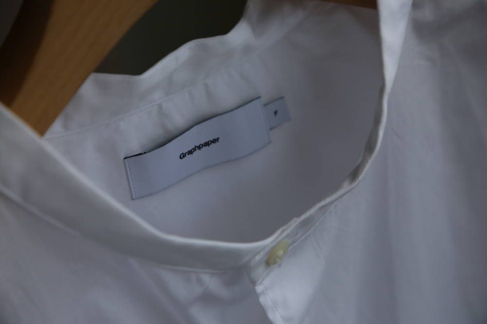 Graphpaperより人気の Broad L/S Oversized Band Collar Shirt