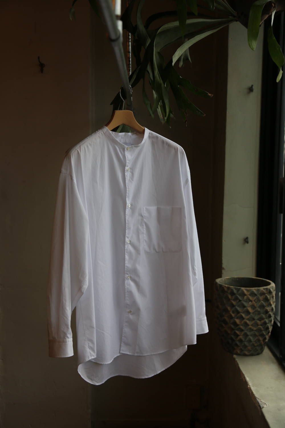 Graphpaperより人気の Broad L/S Oversized Band Collar Shirt"WHITE"再入荷です！