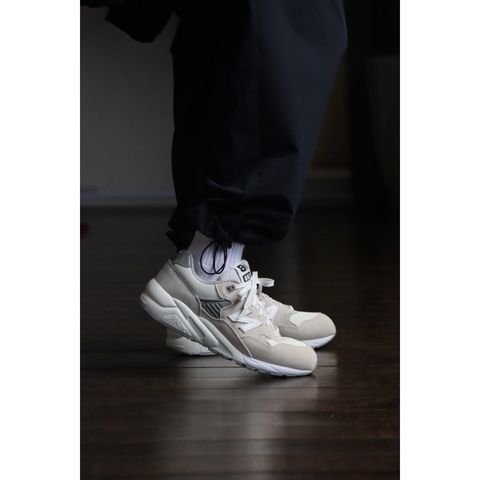 COMME des GARCONS HOMME×New Balance MT580スタイル
