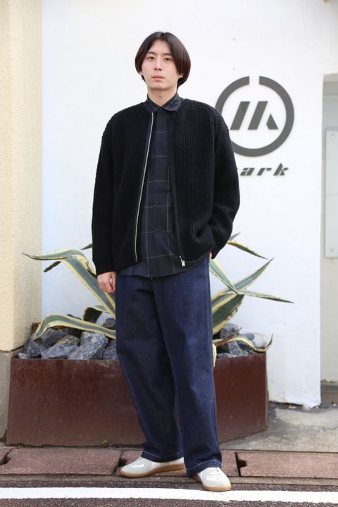 YOKEより、3G BACK ZIP RIB CREW NECK "BLACK" style.2020.10.17.