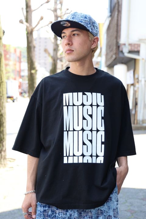 イズネスミュージック 25SS MUSIC DELAY T-SHIRT(IMP5_05_MUSIC3T01)BLACK