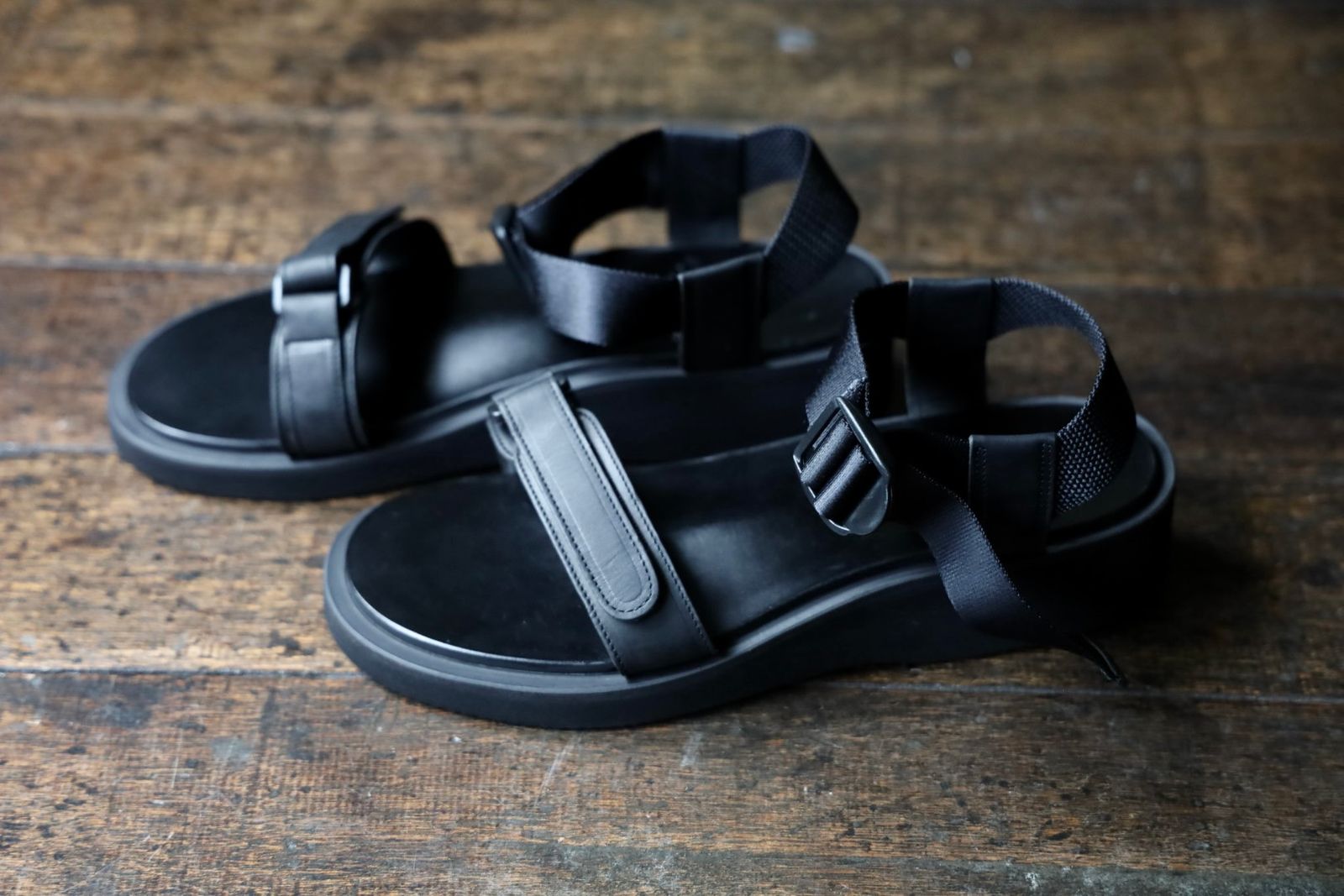 FOOTWORKSフットワークス New Sandals with Velcro Straps in Smooth Leather