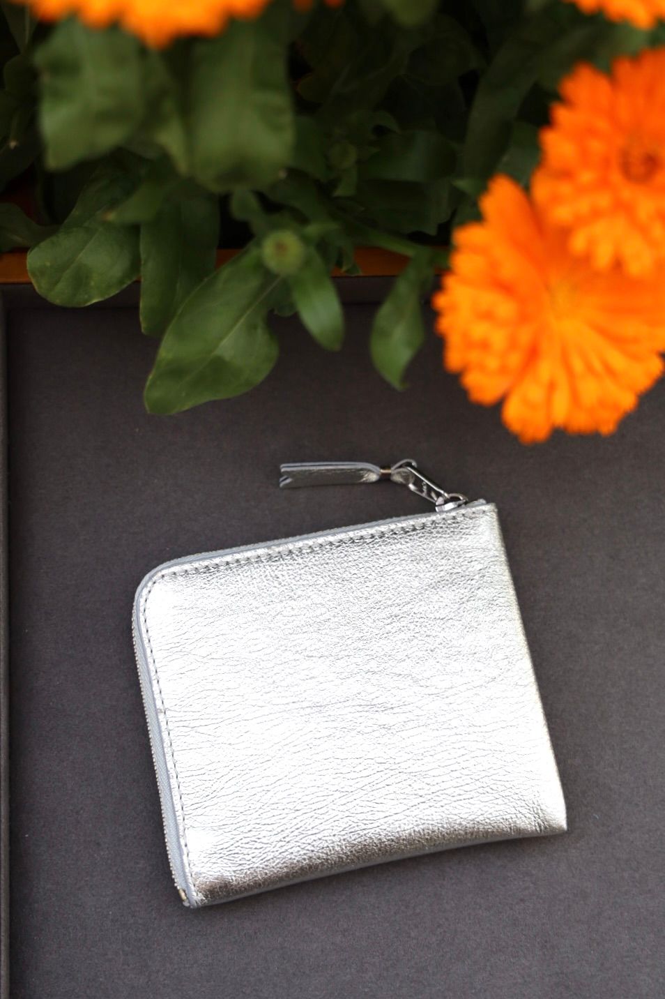 コムデギャルソン L字型ZIP財布(8Z-B031-051-2)SILVER☆4月11日再入荷！