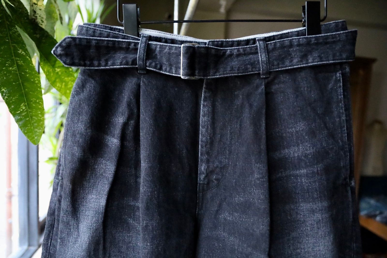グラフペーパー25AW Selvage Denim Belted Pants(GU253-40064DB)BLACK_DARK FADE