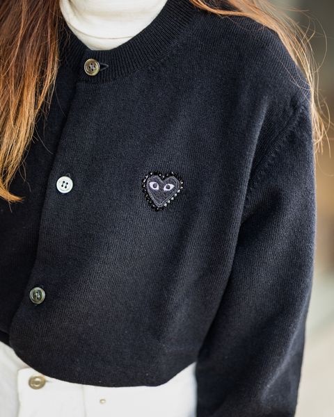 PLAY COMME des GARCONS 新作ROUNE-NECK RHINESTONE CARDIGAN(BLACK HEART)style.2025.8.5