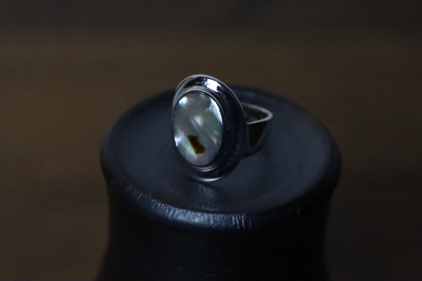 XOLO - ショロジュエリーリング Amulet Ring with Abalone Shell