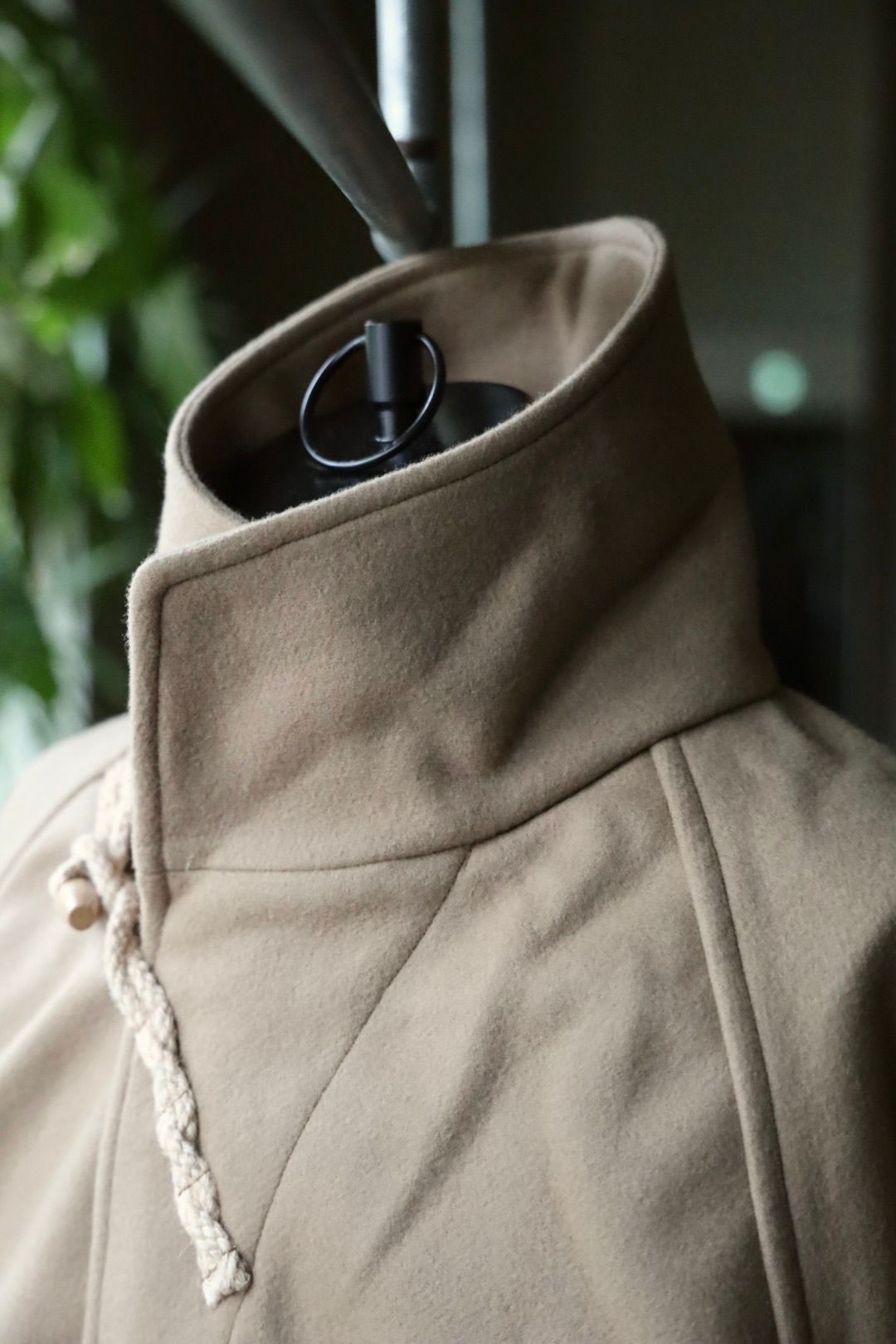 イズネス 25AW DUFFLE SMOCKS COAT (25AW_32_1007AWCOAT02)BEIGE☆新作発売！