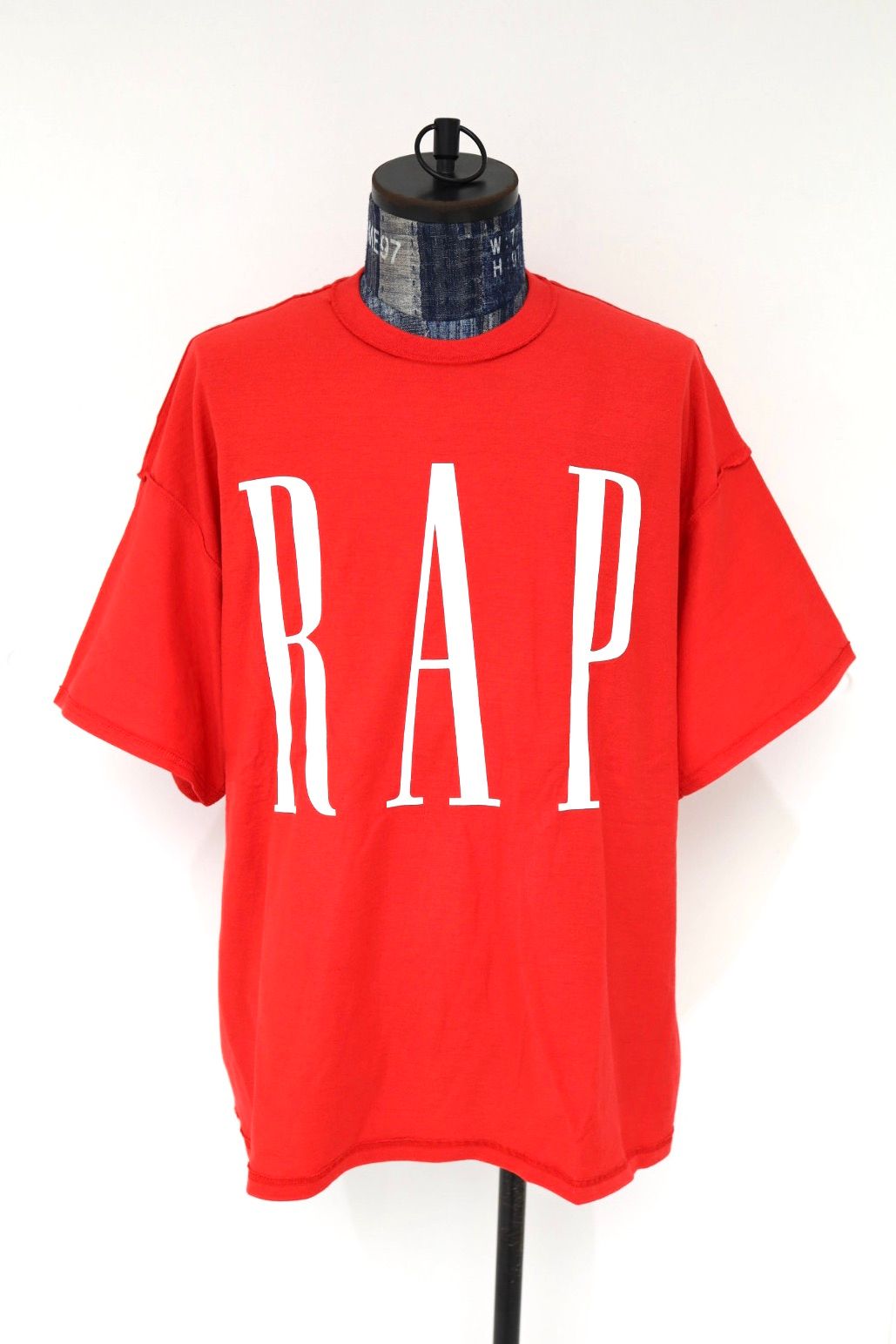 イズネスミュージック 26SS RAP T-SHIRTS(ISNESS MUSIC×DJ SHOTA)(IMP7_15_RAPT01)RED☆新作発売！
