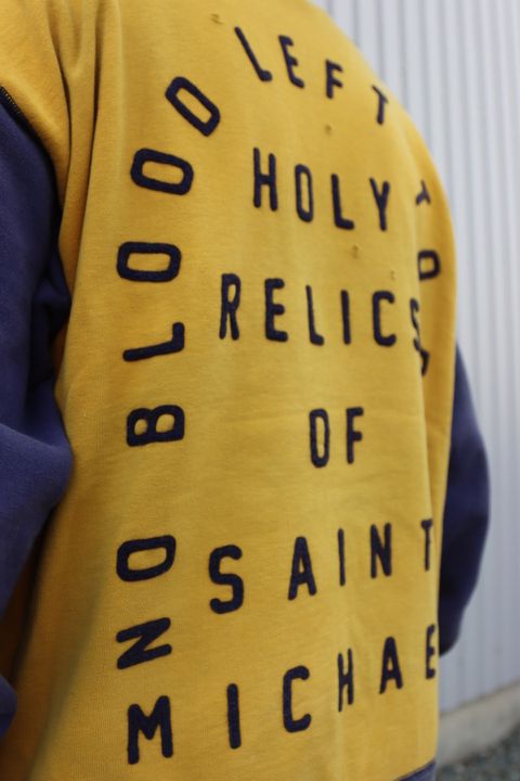 ©SAINT M×××××× フェルトフーディーYELLOW×NAVY style