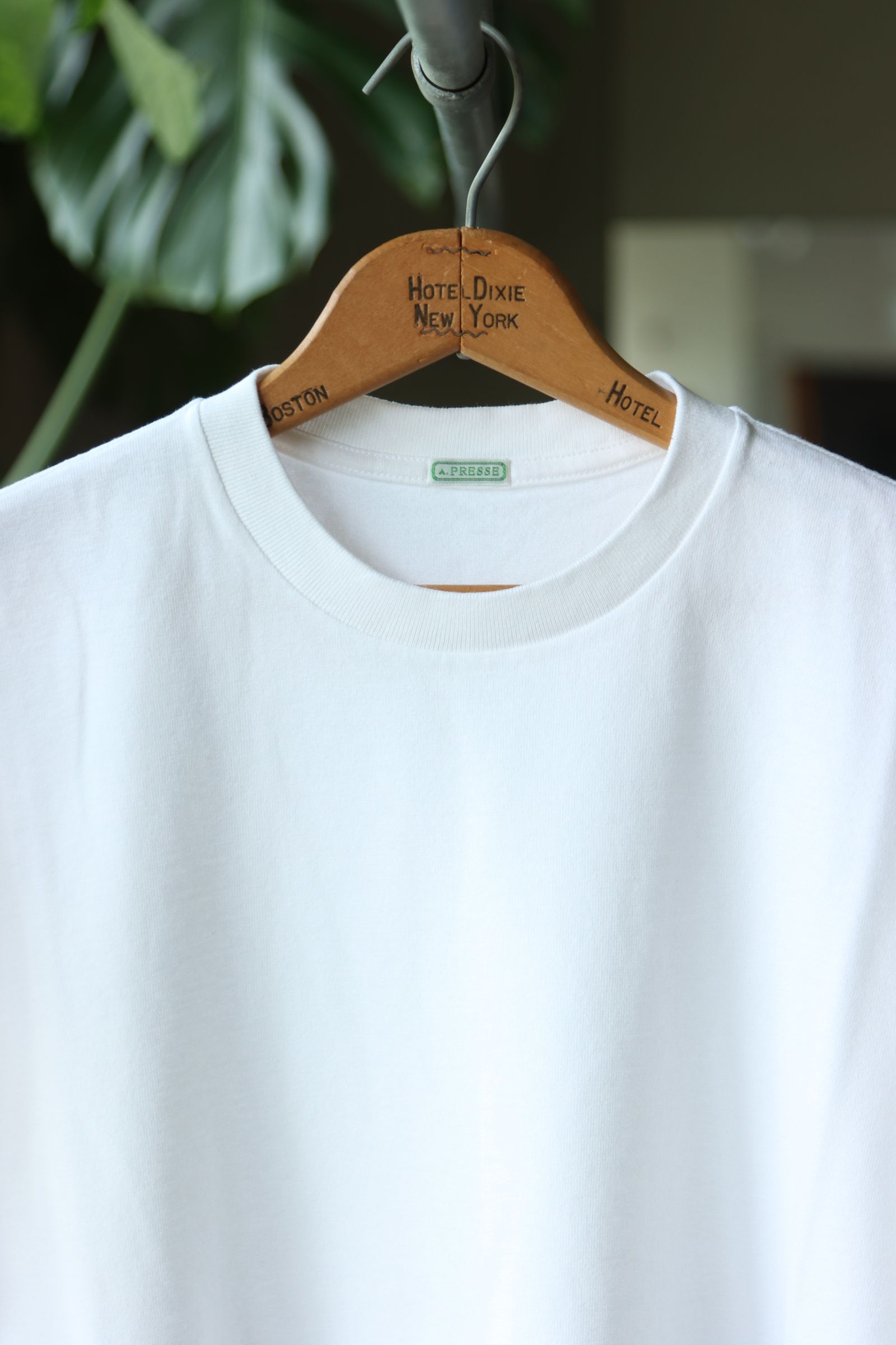 2025 Drawer フリル付きホワイトTシャツ moxymill Debut Live 2025〉ロゴTシャツ ホワイト – moxymill