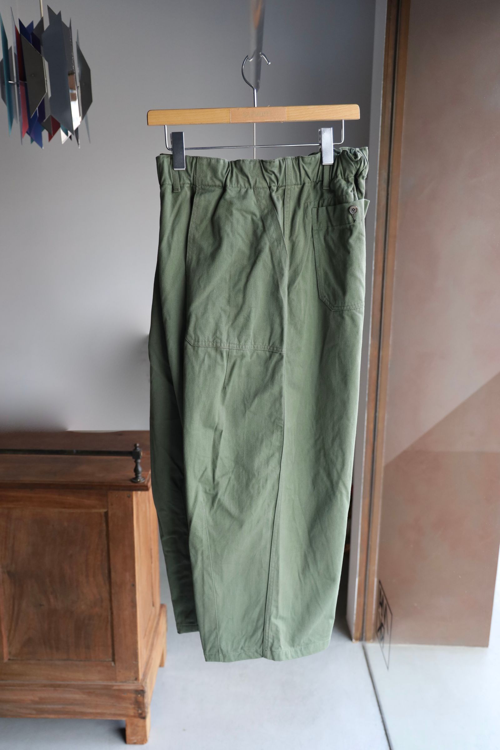 イズネス 25SSバルーンベイカーパンツBALLOON BAKER PANTS (1006SSBALOONPT01)KHAKI