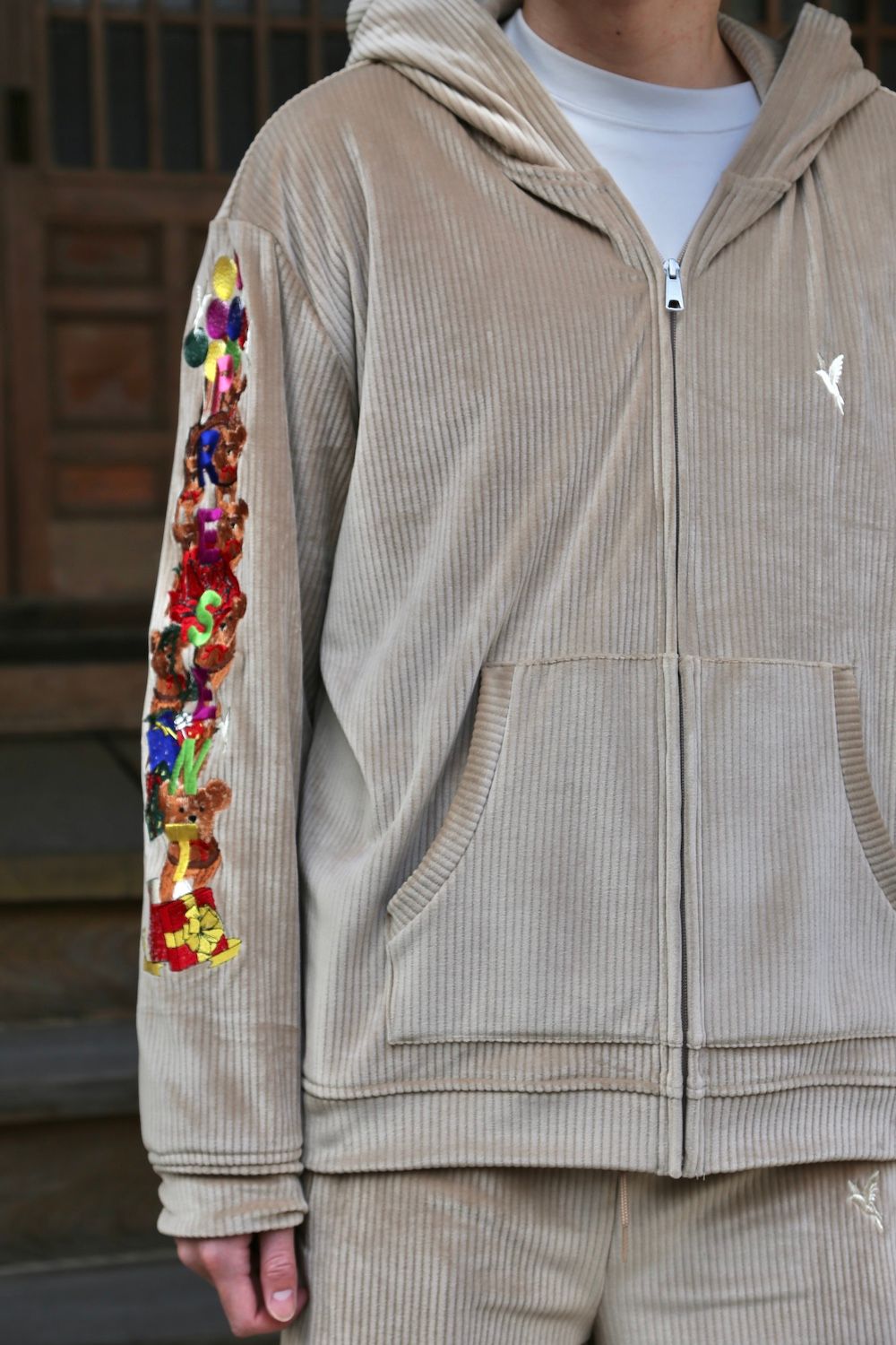 CHAOS EMBROIDERY COMFY HOODIE(21SS24BL118) style.2021.1.16.