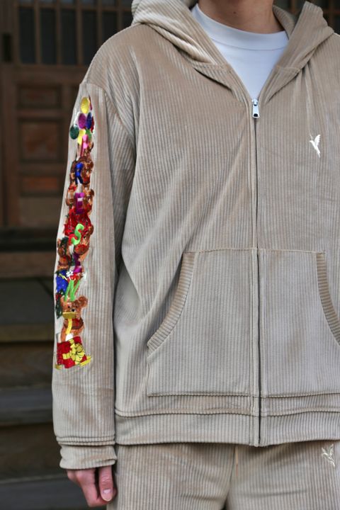 CHAOS EMBROIDERY COMFY HOODIE(21SS24BL118) style.2021.1.16.