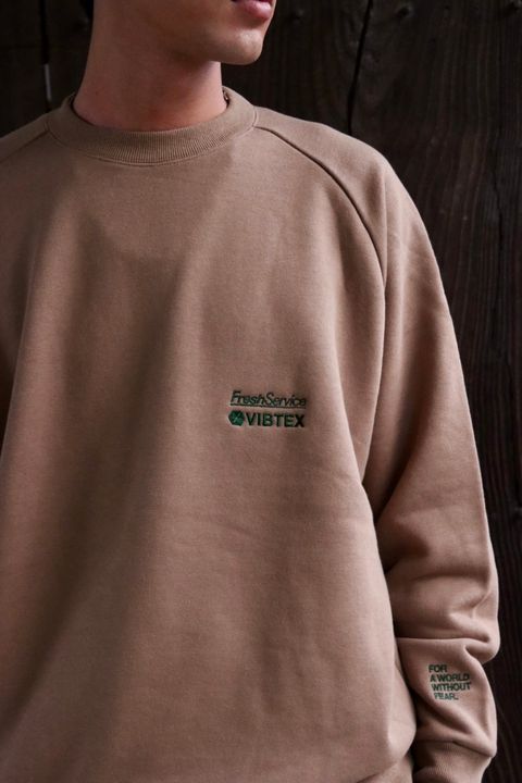 FreshService フレッシュサービス 23AW VIBTEX for FreshService “SWEAT CREW NECK PULLOVER”スタイル